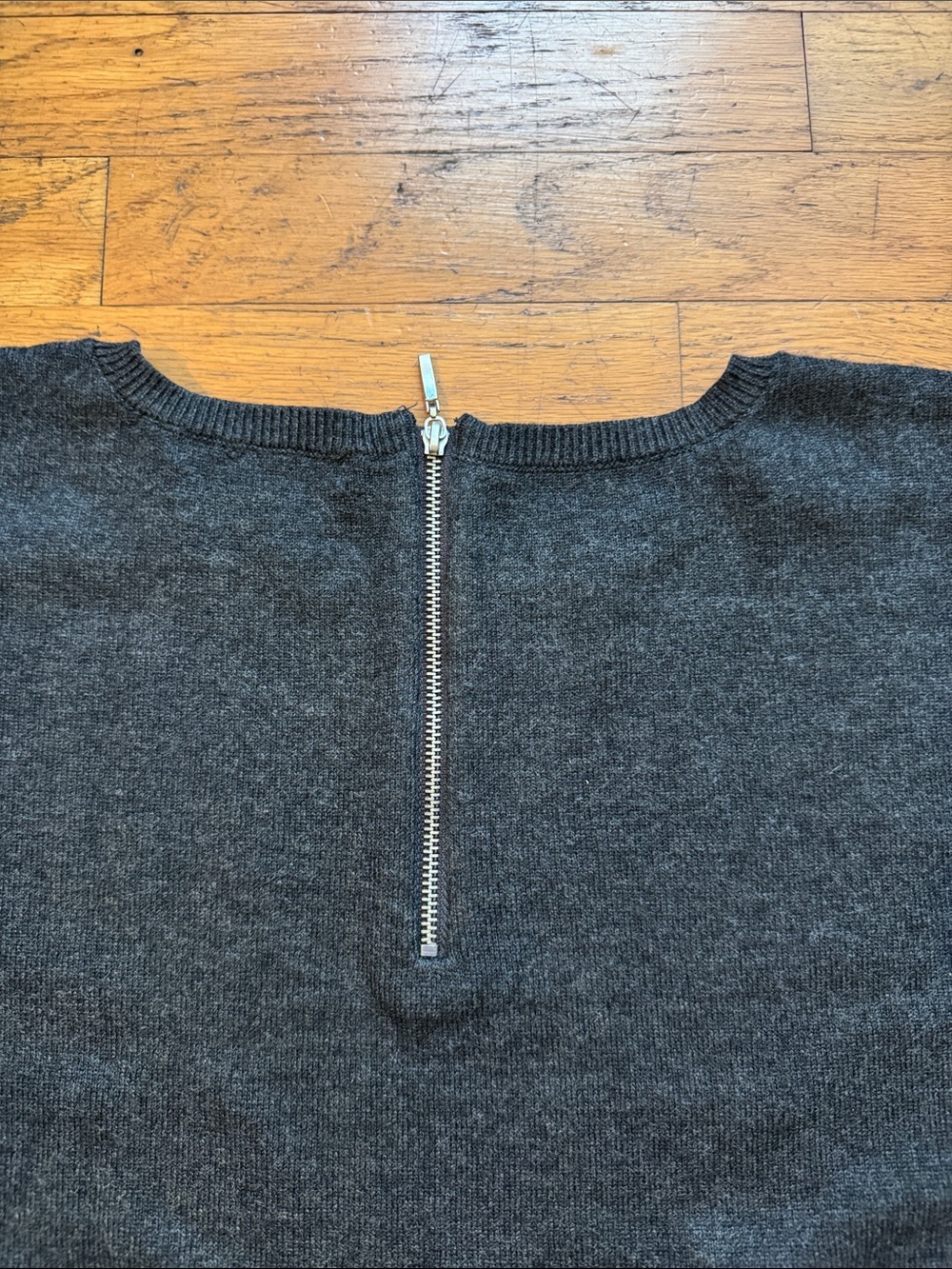 Cable & Gauge Women’s Charcoal Crewneck Sweater - Picture 3 of 6